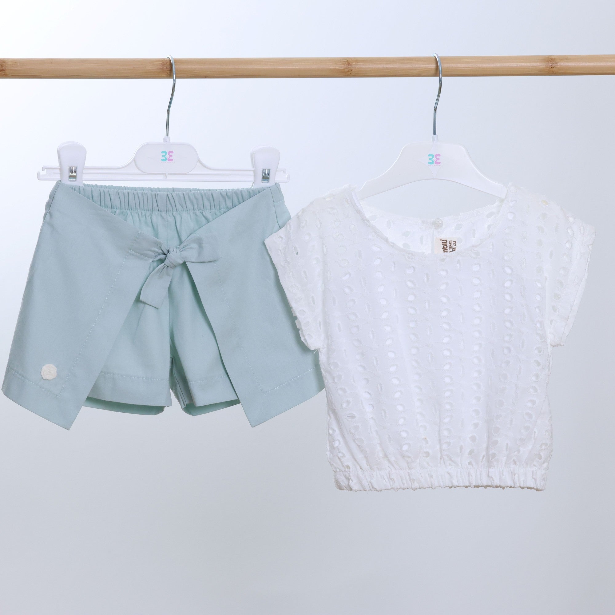 Eyelet Breeze